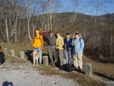 The trailhead along US64